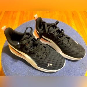 New women’s Puma Anzarun Lite